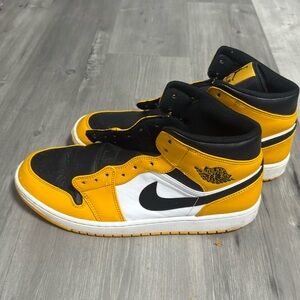 Nike Air Jordan 1 Mid Taxi Black Yellow Toe - size 13 -  MENS